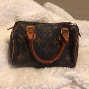 Louis Vuitton mini speedy